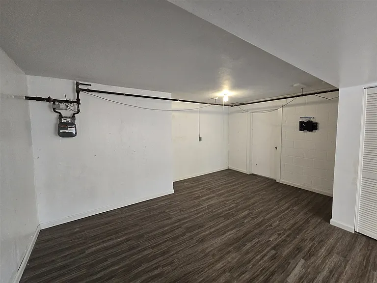 Lower level -Living area
