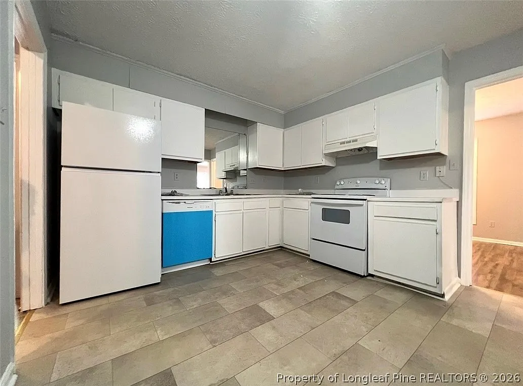 4 bed, 3.0 bath, 2583 sqft, $2,000 — Photo 4