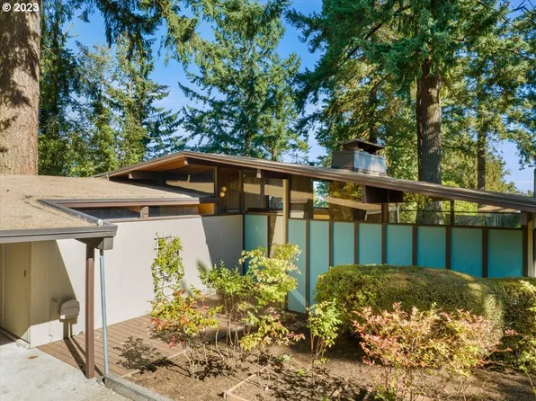 2045 Hillcrest Dr, West Linn, OR 97068