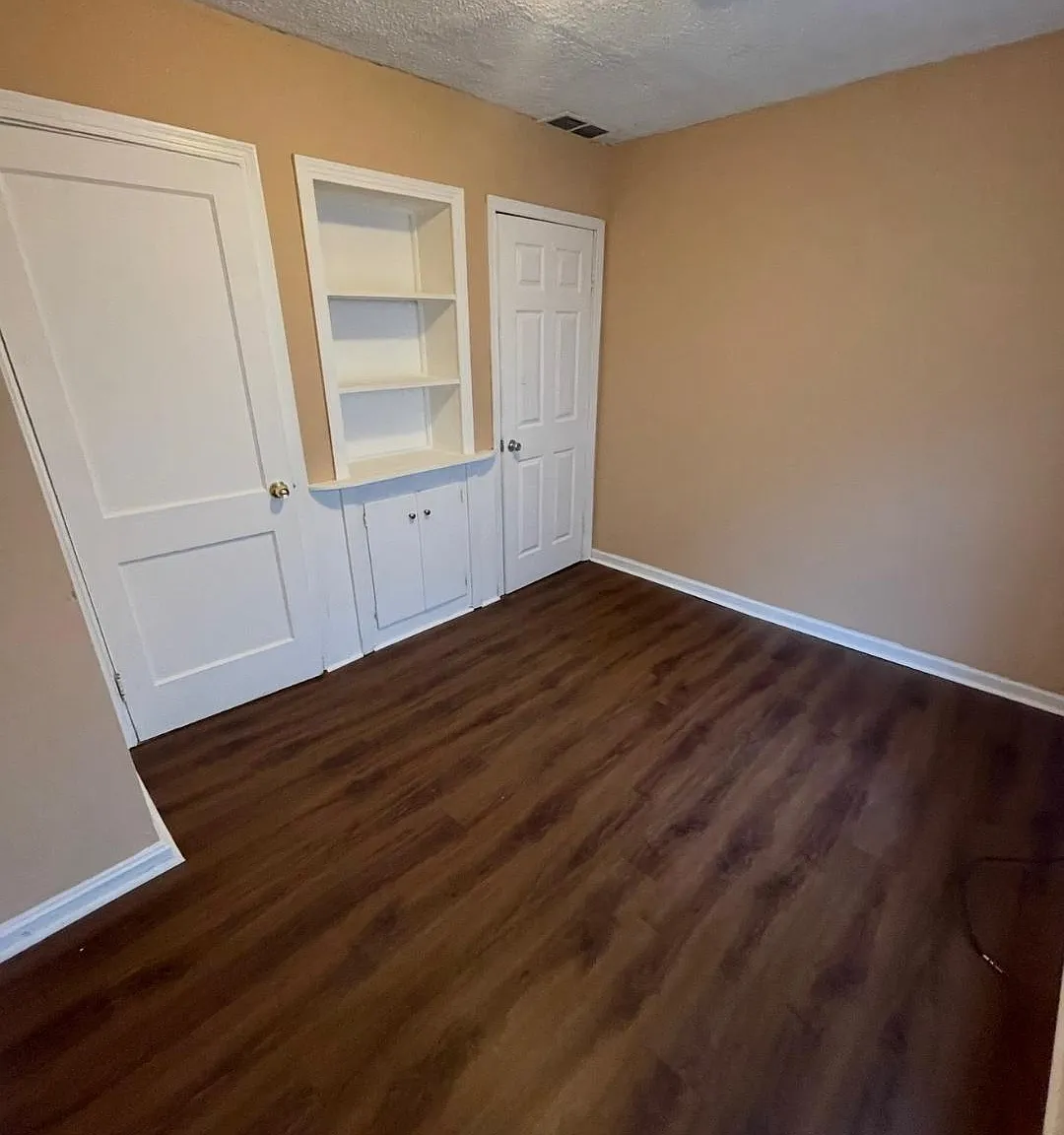 3 bed, 1100 sqft, $1,700 — Photo 3