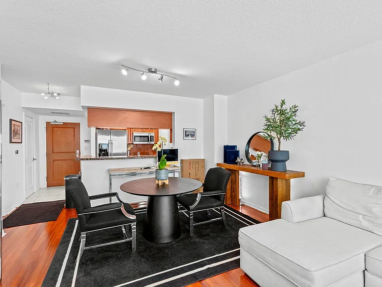 347 N New River Dr E #606 — Photo 10