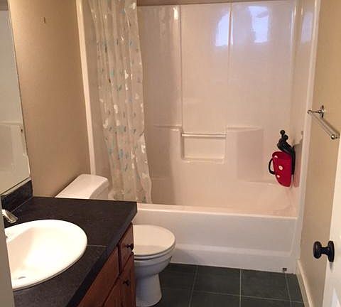 Full bath on 2nd floor.