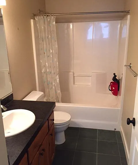 Full bath on 2nd floor.