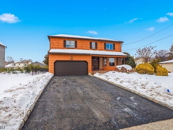 5th image of 301 Denman Rd