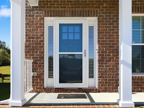 4th image of 328 White Cliffs Ln