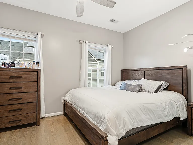 4285 S Capitol St SW — Photo 14