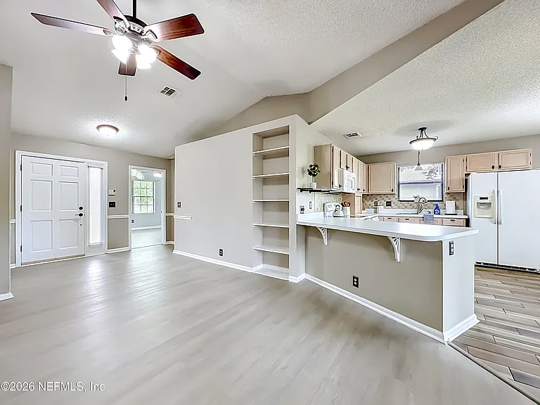 341 Hickory Hollow Dr N — Photo 5