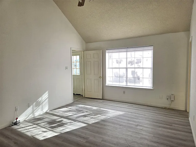 17006 Dusty Mill Dr E — Photo 24