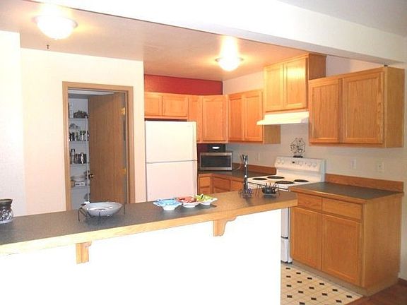 3rd image of 11006 185th Ave E