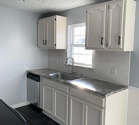 5th image of 423 Sara Leigh Dr #2