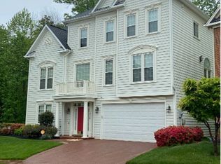 7716 Tea Table Dr, Lorton, VA