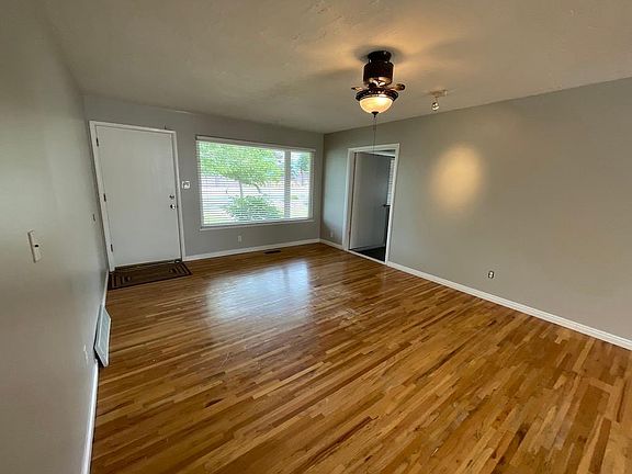3rd image of 3040 E Fort Union Blvd