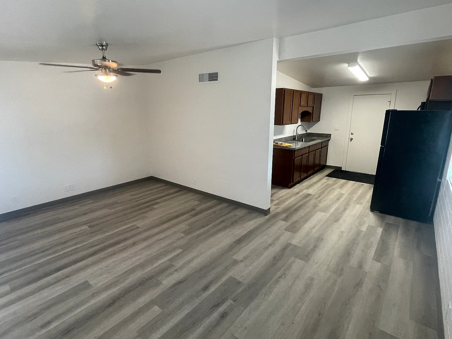 1 bed, 700 sqft, $1,150 — Photo 4