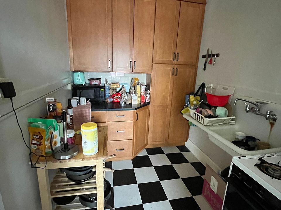 1st image of 516 University Ave SE APT 302