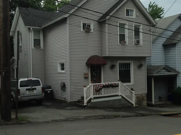 22 Canaan St, Carbondale, PA 18407