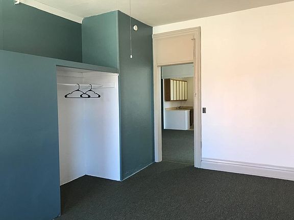 Master Bedroom 32
