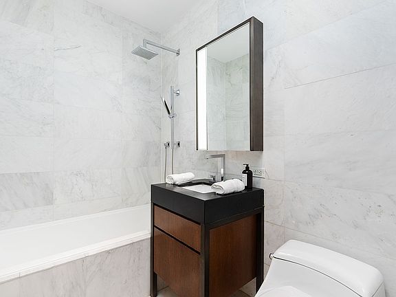 5th image of 75 Wall St #32D