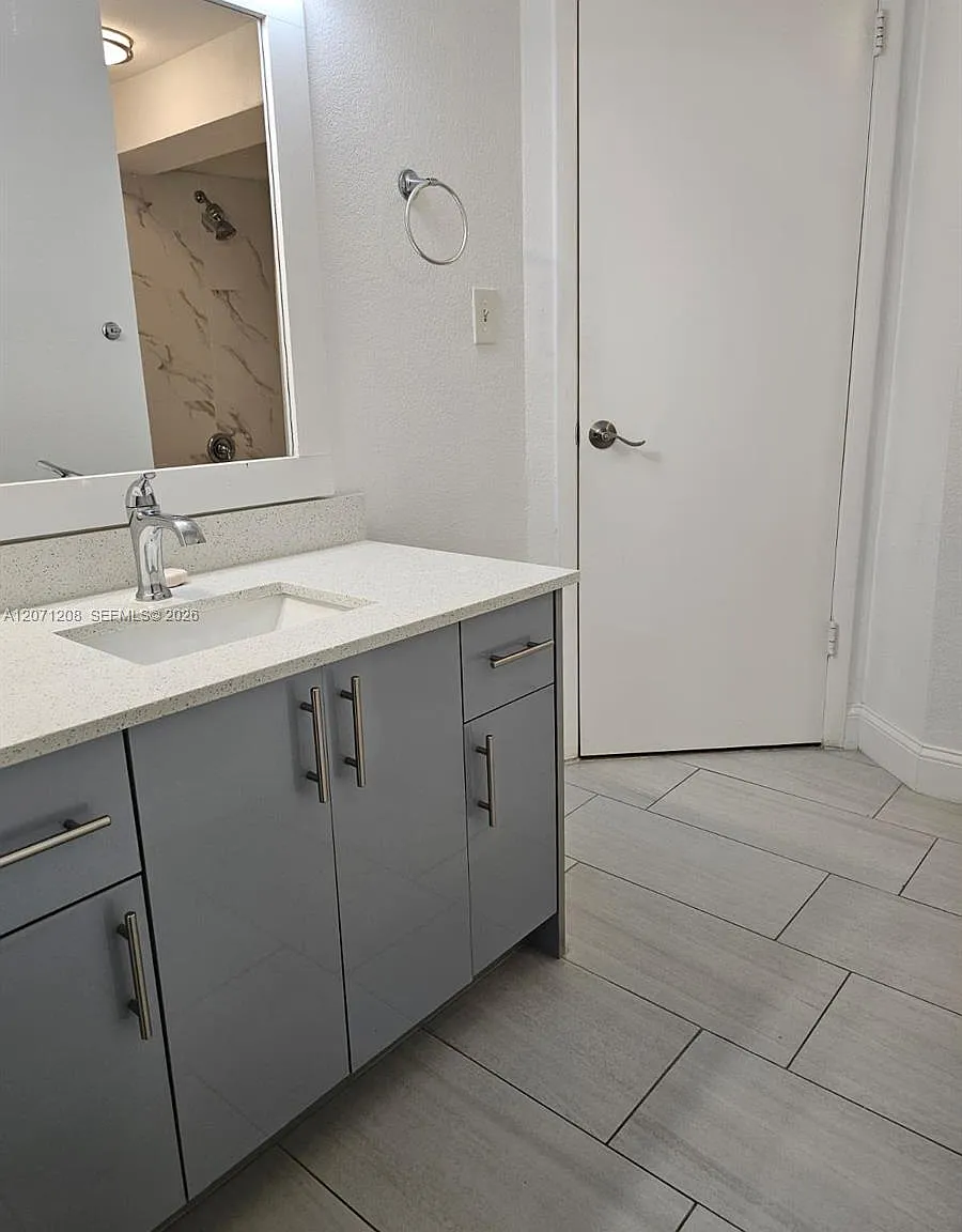 2 bed, 1053 sqft, $2,399 — Photo 4