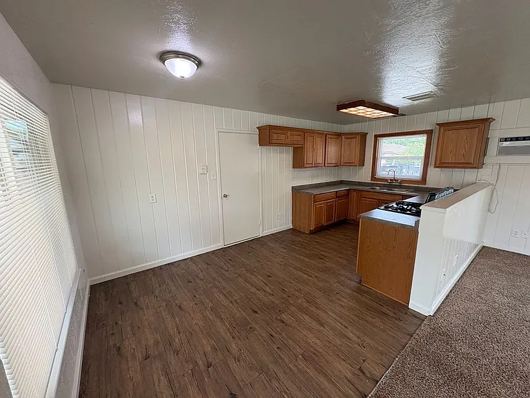 315 W Kaweah Ave — Photo 12