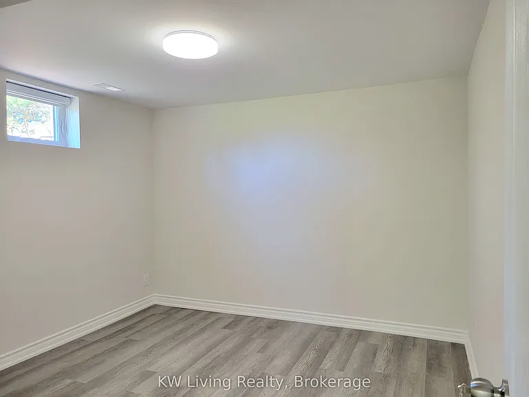 6 Gardens Cres #BASEMENT — Photo 8