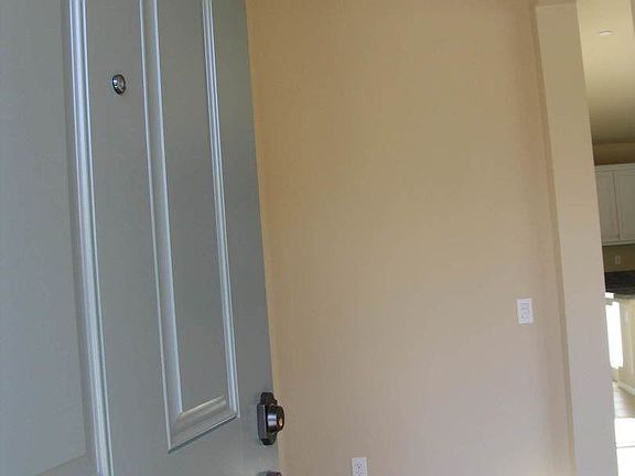 5th image of 1787 Daffodil Ave