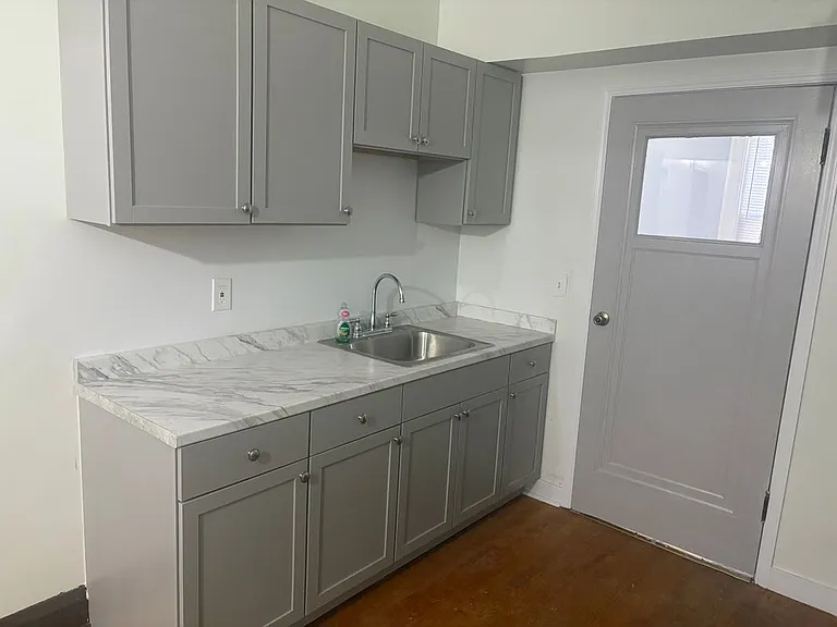 2731 N Austin Ave #3 — Photo 2