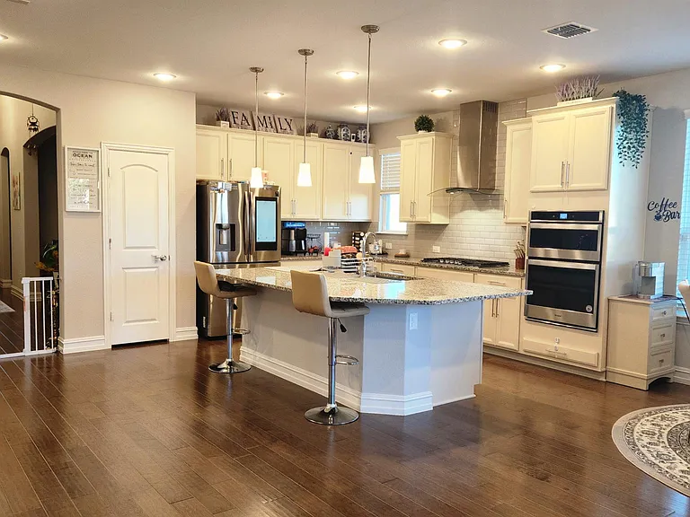 5901 Silverhollow Dr — Photo 30