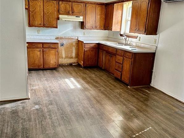 108 Glenhaven Dr, Chickasha, OK 73018