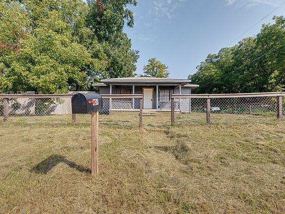 3rd image of 409 W Point Tap Rd