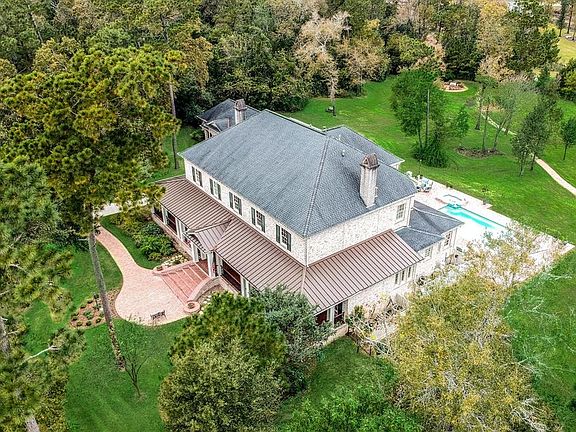 Dripping with southern charm and sophistication you will be the envy of the block. Not too fussy yet elegant, tasteful and very livable.