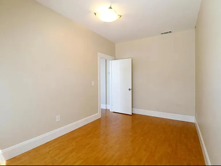 2597 Telegraph Ave #B — Photo 5