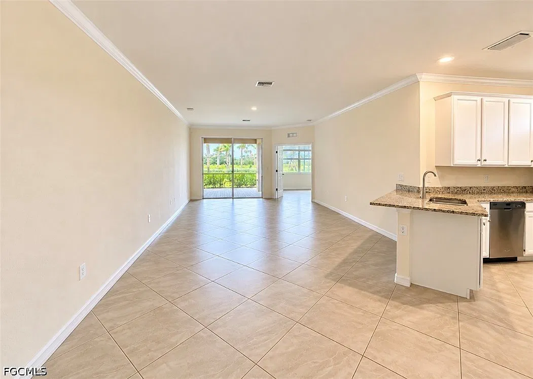 2 bed, 2.0 bath, 1554 sqft, $2,000 — Photo 3
