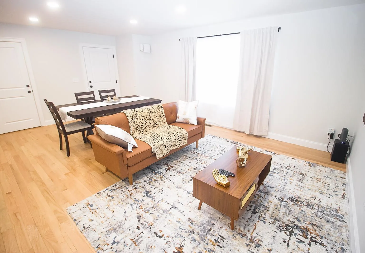 2 bed, 950 sqft, $2,900 — Photo 4