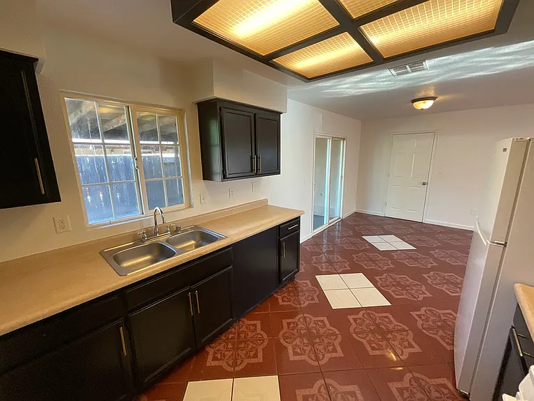 1328 Laguna Way — Photo 6