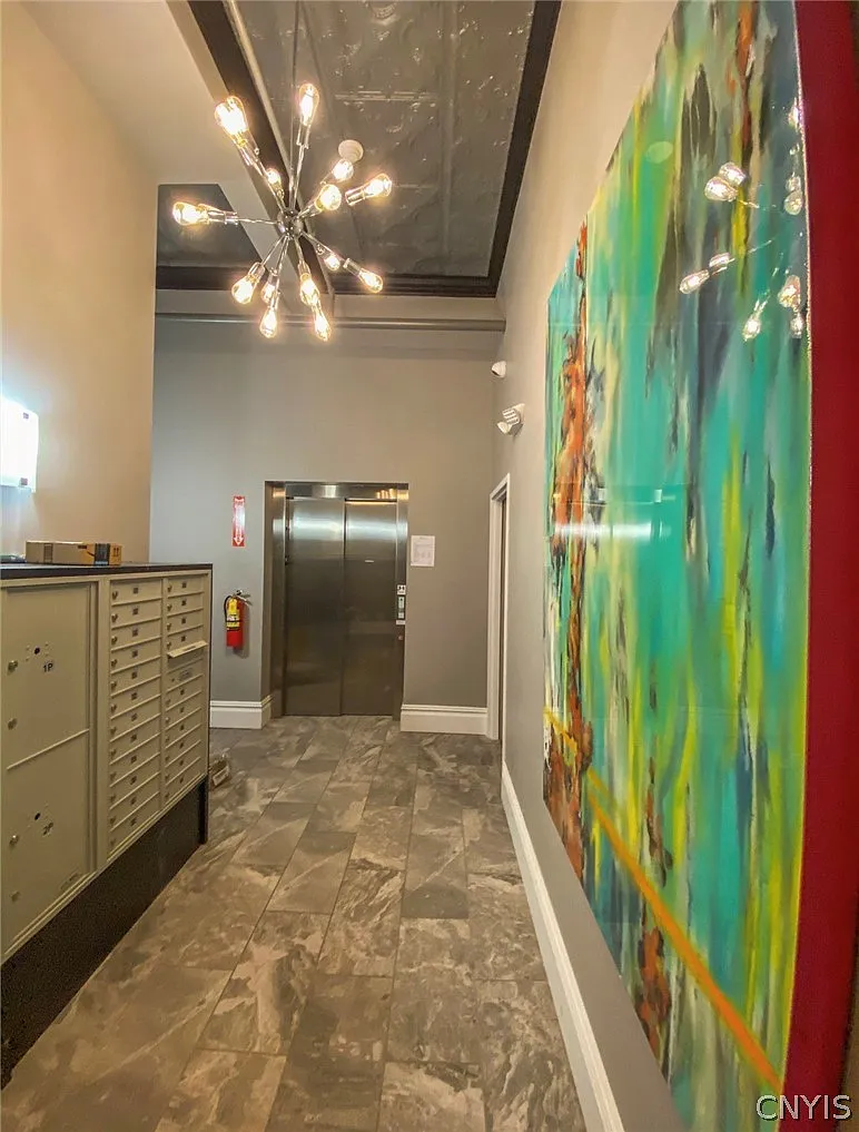 1 bed, 1.0 bath, 34830 sqft, $2,000 — Photo 3