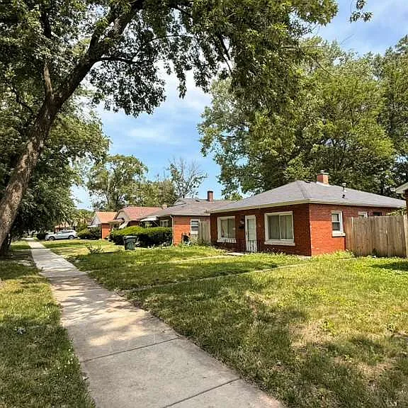 14823 Oak St — Photo 3