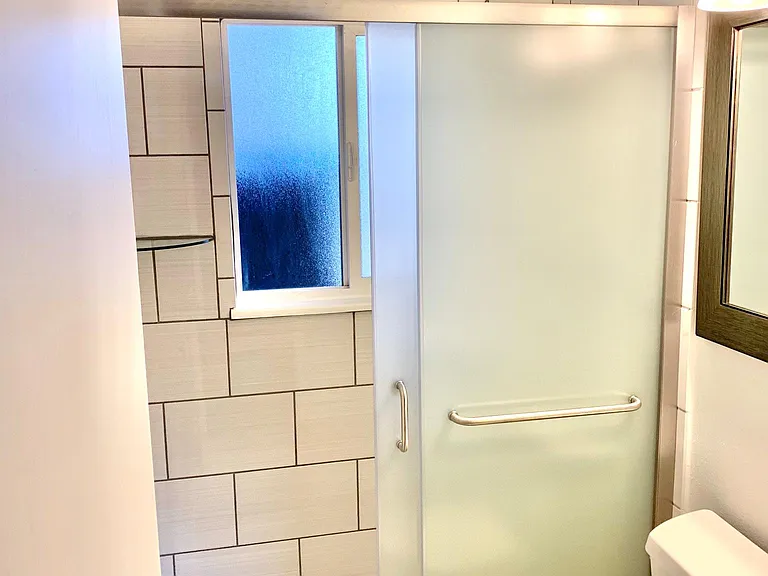 Lower level full bath