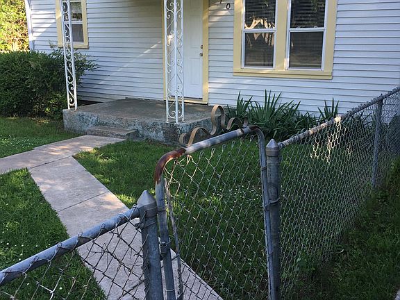 Walkway to driveway and carport