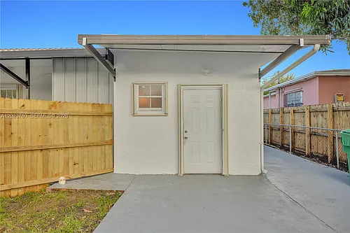 536 NW 25th Ave Photo 1