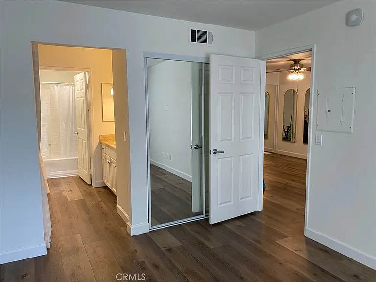 5520 Owensmouth Ave #103 — Photo 14