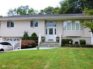 6 Priscilla Rd, Smithtown, NY 11787