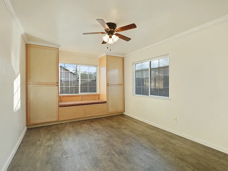 324 Flora St — Photo 16