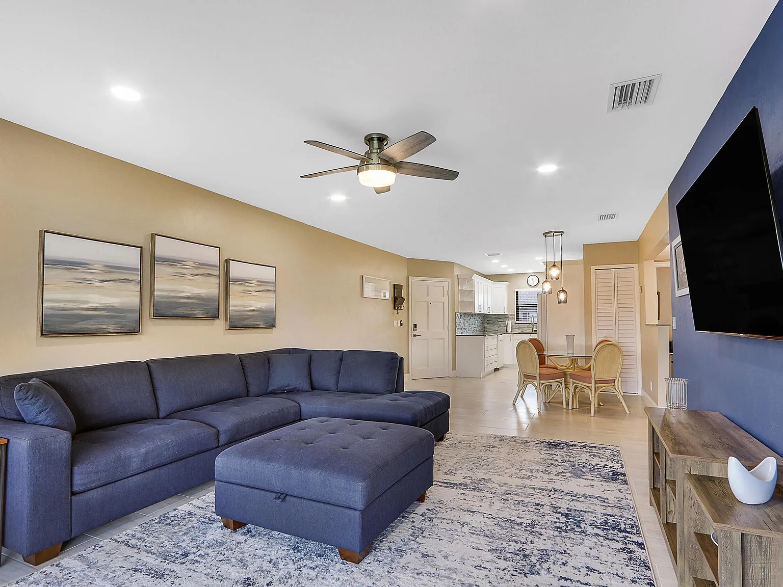 2 bed, 2.0 bath, 1063 sqft, $6,000 — Photo 3