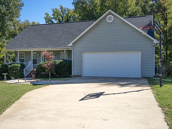 3rd image of 936 Hillcroft Pl