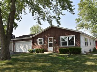 W150N8209 Manhattan Dr, Menomonee Falls, WI 53051