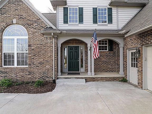 3rd image of 642 Pembroke Dr