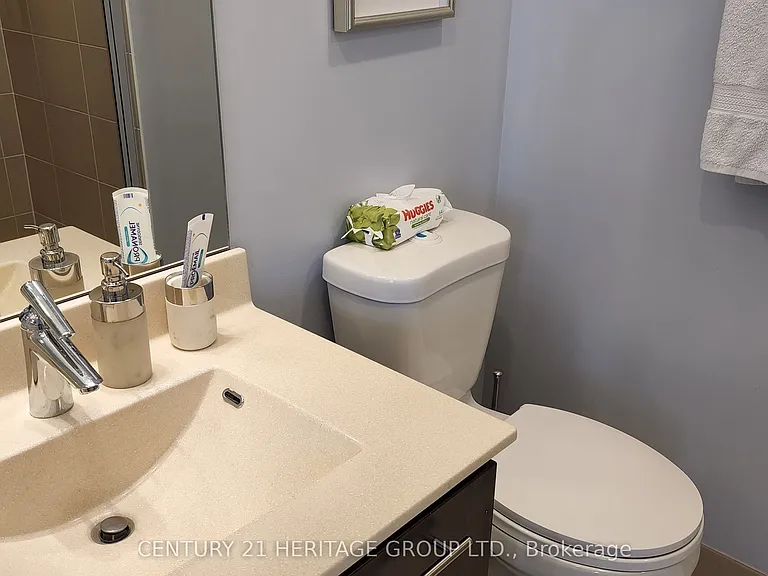 135 Village Green Sq #525 — Photo 14