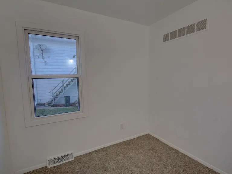 1105 Tremont Ave — Photo 12