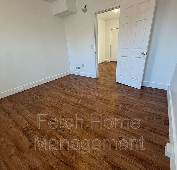 236 W Mifflin St — Photo 9