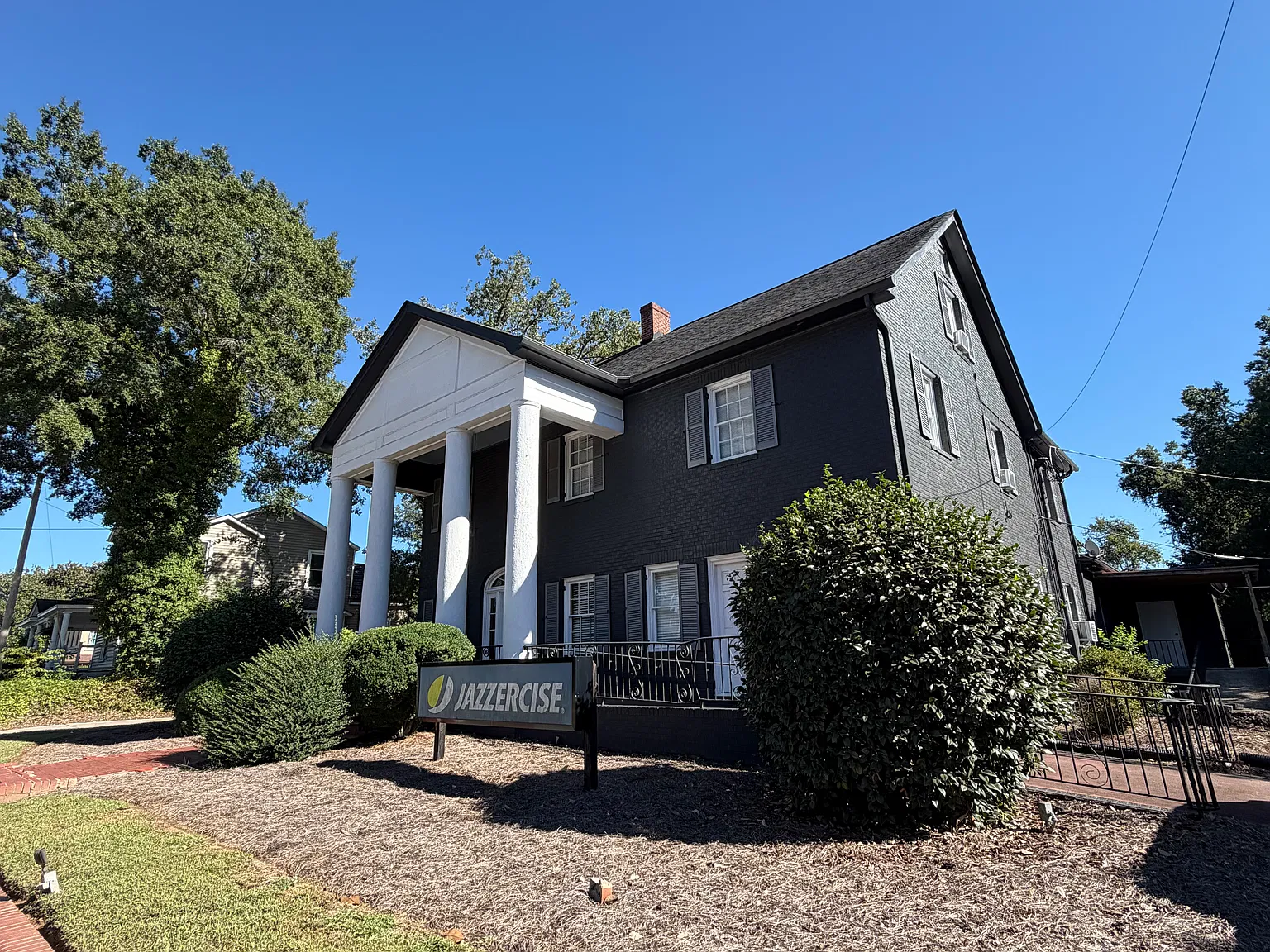 3 bed, 1.5 bath, 4000 sqft, $875 — Photo 1